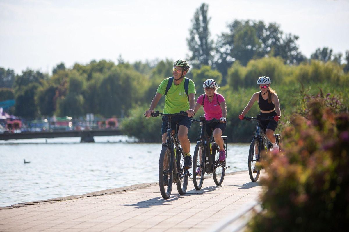 Családi kerékpártúra a Balaton nyugati medencéjében.jpg